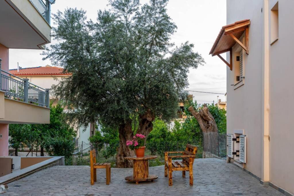 Eagle'S Nest City Apartments Aigio Exterior photo